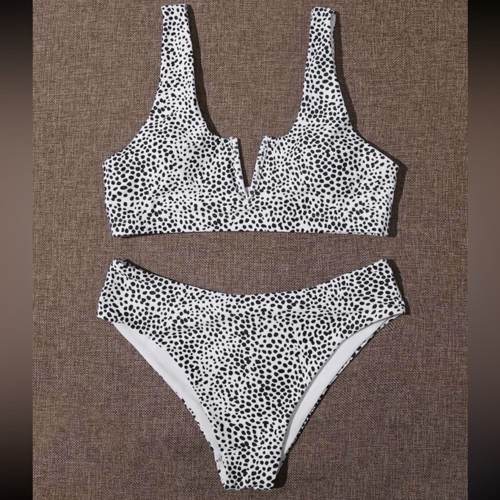 Women’s Bikini - Picture 2 of 7